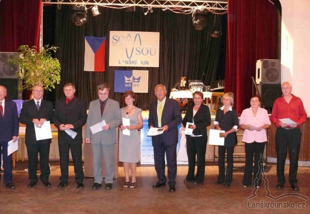 25_Udelovani pametnich medaili skoly_6.jpg